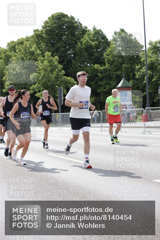 29.06.2025 - hella hamburg halbmarathon Jannik Wohlers http://msf.ph/oto/8140454 29.06.2025 10:05:35 Lombardsbrücke 1229, 1448, 1830, 1842, 2540, 3062, 4169, 4542, 6014, 7741, 8051, 8316, 8894, 8909, 9477, 13042, 13054, 14987, 15229, 15766, 15772, 16441, 16687, 17885, 18768, 18857 meine-sportfotos.de