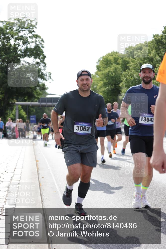 29.06.2025 - hella hamburg halbmarathon Jannik Wohlers http://msf.ph/oto/8140486 29.06.2025 10:05:39 Lombardsbrücke 1448, 1830, 1842, 3062, 4169, 4542, 6014, 7138, 7741, 8051, 8316, 9361, 13042, 13054, 14369, 14987, 15229, 15766, 15772, 16441, 16687, 17239, 17746, 17885, 18768, 18857, 18966 meine-sportfotos.de