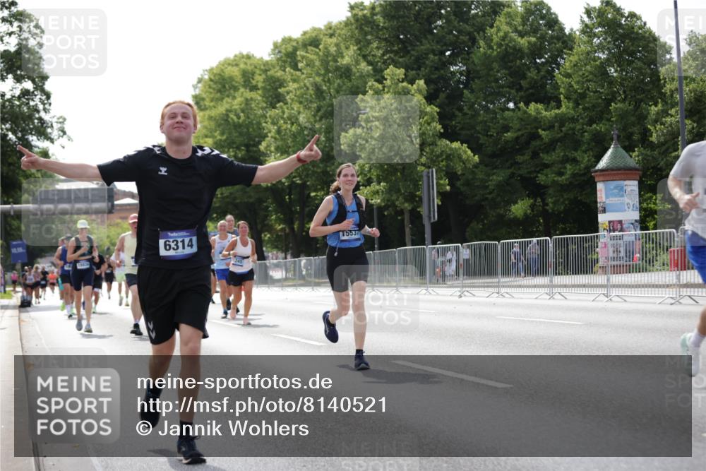 29.06.2025 - hella hamburg halbmarathon Jannik Wohlers http://msf.ph/oto/8140521 29.06.2025 10:05:53 Lombardsbrücke 1245, 1766, 4542, 4666, 4868, 5431, 6314, 7138, 9361, 9560, 10781, 13054, 13481, 13863, 14369, 15113, 15145, 15229, 15462, 15537, 17239, 17746, 18042, 18910, 18913, 18966 meine-sportfotos.de