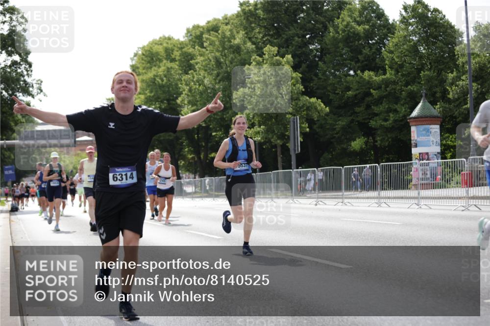 29.06.2025 - hella hamburg halbmarathon Jannik Wohlers http://msf.ph/oto/8140525 29.06.2025 10:05:53 Lombardsbrücke 1245, 1766, 4542, 4666, 4868, 5431, 6314, 7138, 9361, 9560, 10781, 13054, 13481, 13863, 14369, 15113, 15145, 15229, 15462, 15537, 17239, 17746, 18042, 18910, 18913, 18966 meine-sportfotos.de