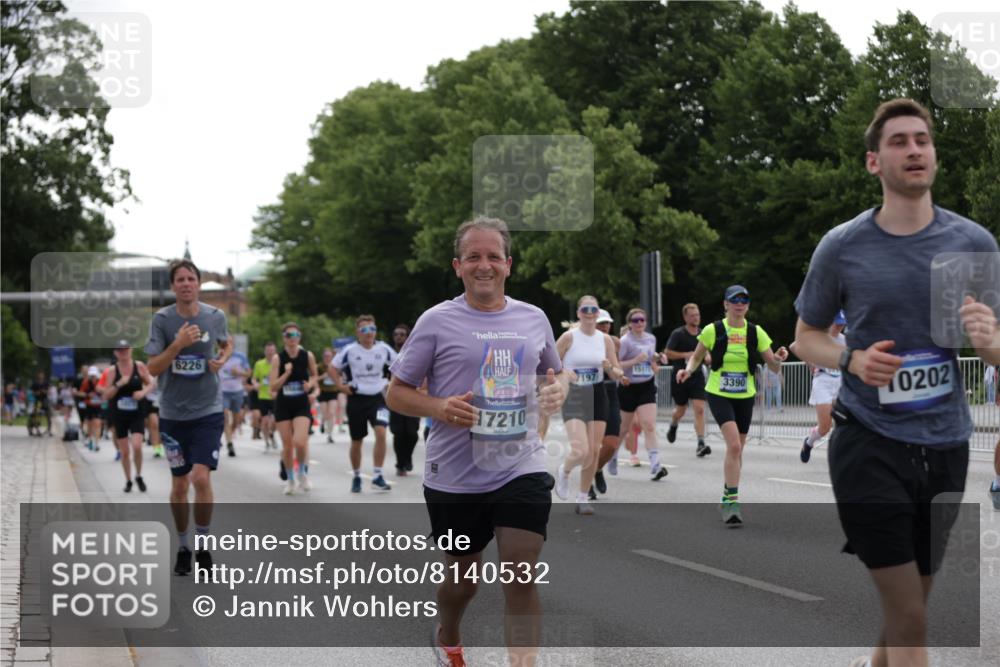 29.06.2025 - hella hamburg halbmarathon Jannik Wohlers http://msf.ph/oto/8140532 29.06.2025 10:43:11 Lombardsbrücke 1023, 1310, 1400, 3390, 4367, 4866, 5192, 5201, 5214, 5370, 6012, 6096, 6226, 6440, 6931, 6971, 6973, 7197, 7205, 7206, 7504, 7926, 8000, 8135, 8233, 8408, 8504, 9639, 9641, 9831, 10083, 10097, 10200, 10202, 10220, 10325, 10799, 11279, 12654, 13705, 13730, 13748, 14528, 14866, 14890, 15079, 15177, 15187, 15795, 15848, 16358, 16560, 16589, 16901, 16902, 17143, 17210, 17501, 18310, 18341, 18436, 18497, 19043, 19141 meine-sportfotos.de