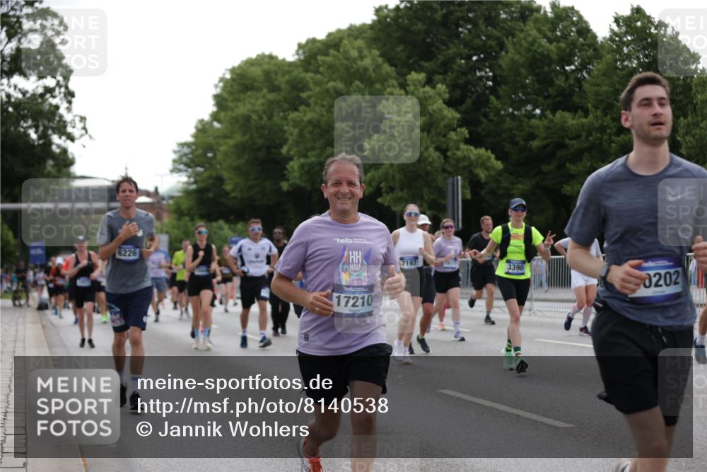 29.06.2025 - hella hamburg halbmarathon Jannik Wohlers http://msf.ph/oto/8140538 29.06.2025 10:43:11 Lombardsbrücke 1023, 1310, 1400, 3390, 4367, 4866, 5192, 5201, 5214, 5370, 6012, 6096, 6226, 6440, 6931, 6971, 6973, 7197, 7205, 7206, 7504, 7926, 8000, 8135, 8233, 8408, 8504, 9639, 9641, 9831, 10083, 10097, 10200, 10202, 10220, 10325, 10799, 11279, 12654, 13705, 13730, 13748, 14528, 14866, 14890, 15079, 15177, 15187, 15795, 15848, 16358, 16560, 16589, 16901, 16902, 17143, 17210, 17501, 18310, 18341, 18436, 18497, 19043, 19141 meine-sportfotos.de