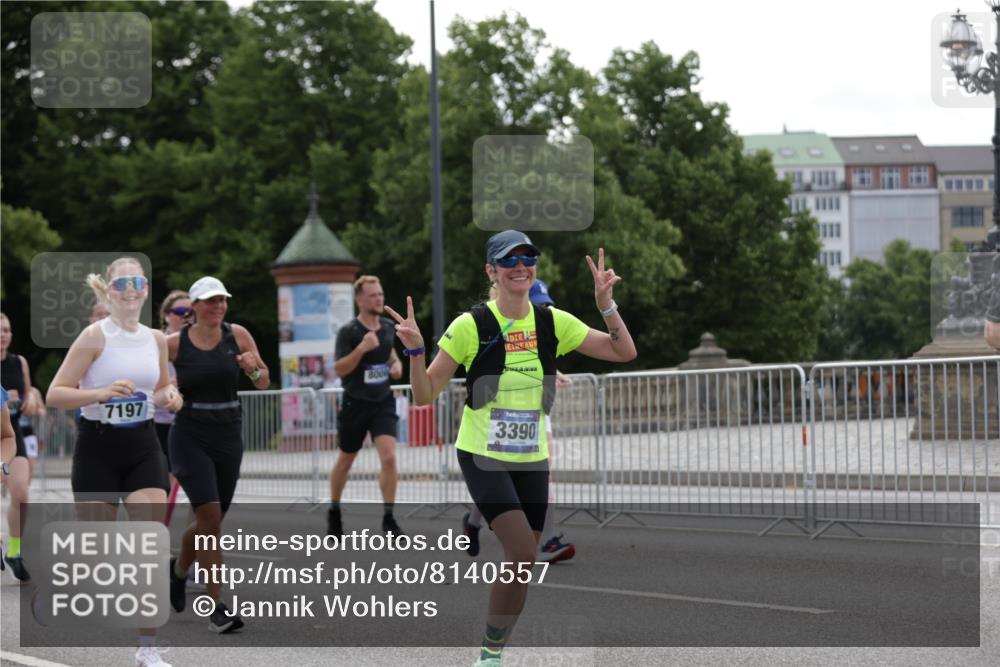 29.06.2025 - hella hamburg halbmarathon Jannik Wohlers http://msf.ph/oto/8140557 29.06.2025 10:43:13 Lombardsbrücke 1023, 1310, 1400, 2733, 3390, 4866, 5192, 5201, 5214, 5370, 6012, 6096, 6226, 6931, 6971, 6973, 7197, 7205, 7206, 7489, 7504, 7926, 8000, 8233, 8408, 8504, 9831, 10083, 10097, 10200, 10202, 10220, 10325, 10799, 11279, 12518, 12654, 13705, 13730, 13748, 14866, 14890, 15079, 15177, 15187, 15448, 15795, 15848, 16358, 16560, 16589, 16901, 16902, 17143, 17210, 17501, 18310, 18318, 18341, 18436, 18497, 19141 meine-sportfotos.de