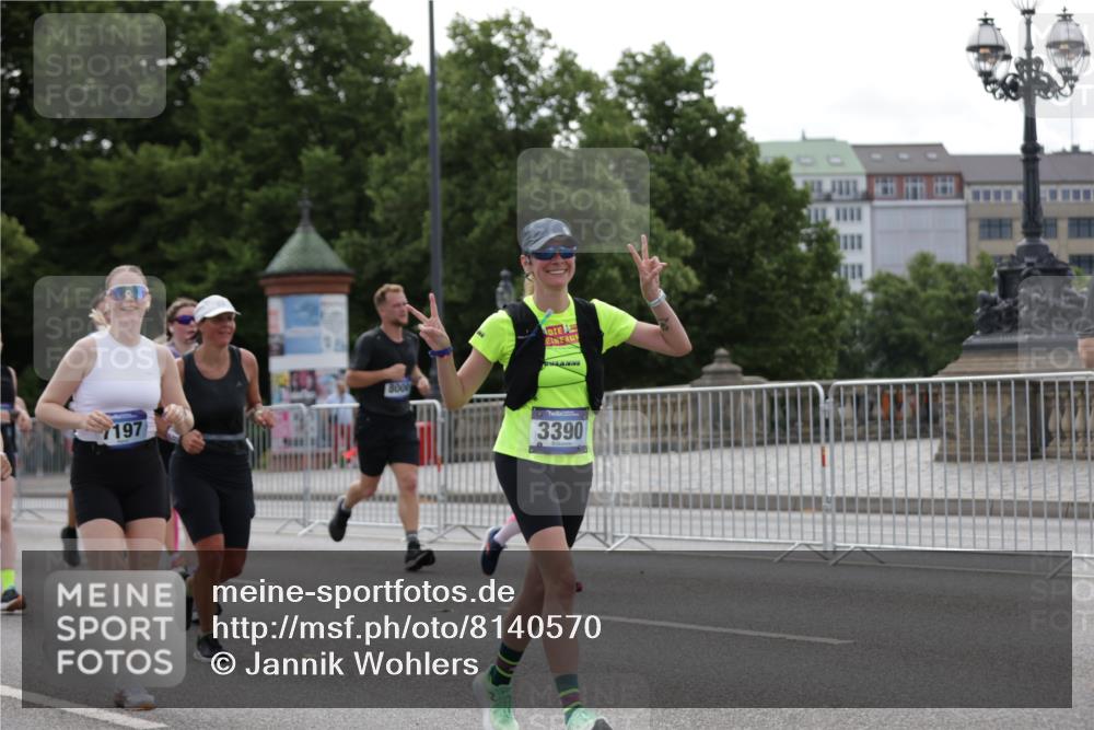 29.06.2025 - hella hamburg halbmarathon Jannik Wohlers http://msf.ph/oto/8140570 29.06.2025 10:43:13 Lombardsbrücke 1023, 1310, 1400, 2733, 3390, 4866, 5192, 5201, 5214, 5370, 6012, 6096, 6226, 6931, 6971, 6973, 7197, 7205, 7206, 7489, 7504, 7926, 8000, 8233, 8408, 8504, 9831, 10083, 10097, 10200, 10202, 10220, 10325, 10799, 11279, 12518, 12654, 13705, 13730, 13748, 14866, 14890, 15079, 15177, 15187, 15448, 15795, 15848, 16358, 16560, 16589, 16901, 16902, 17143, 17210, 17501, 18310, 18318, 18341, 18436, 18497, 19141 meine-sportfotos.de