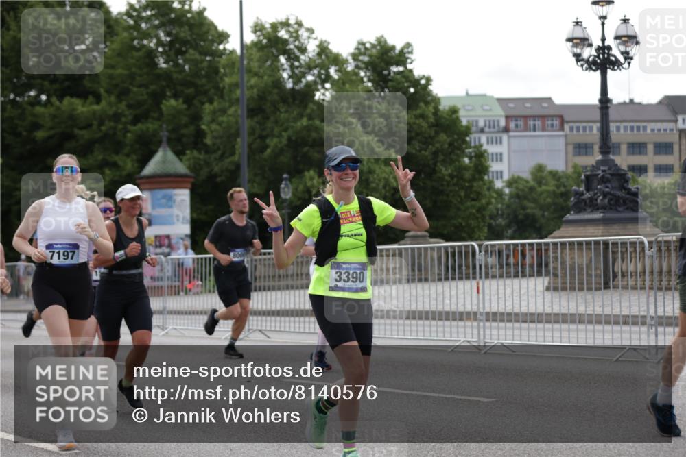 29.06.2025 - hella hamburg halbmarathon Jannik Wohlers http://msf.ph/oto/8140576 29.06.2025 10:43:13 Lombardsbrücke 1023, 1310, 1400, 2733, 3390, 4866, 5192, 5201, 5214, 5370, 6012, 6096, 6226, 6931, 6971, 6973, 7197, 7205, 7206, 7489, 7504, 7926, 8000, 8233, 8408, 8504, 9831, 10083, 10097, 10200, 10202, 10220, 10325, 10799, 11279, 12518, 12654, 13705, 13730, 13748, 14866, 14890, 15079, 15177, 15187, 15448, 15795, 15848, 16358, 16560, 16589, 16901, 16902, 17143, 17210, 17501, 18310, 18318, 18341, 18436, 18497, 19141 meine-sportfotos.de