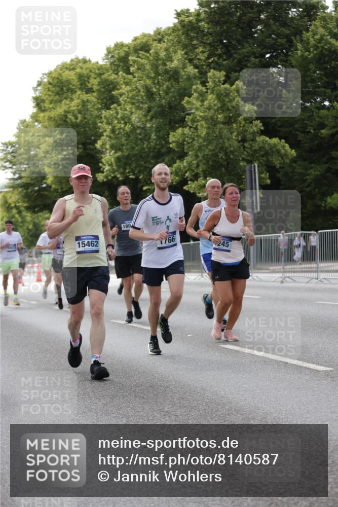 29.06.2025 - hella hamburg halbmarathon Jannik Wohlers http://msf.ph/oto/8140587 29.06.2025 10:05:57 Lombardsbrücke 1245, 1766, 4666, 4868, 5431, 6314, 7138, 9361, 9560, 10214, 10297, 10781, 13481, 13863, 14369, 15113, 15145, 15462, 15537, 15858, 17239, 17746, 18042, 18575, 18577, 18910, 18913, 18966 meine-sportfotos.de