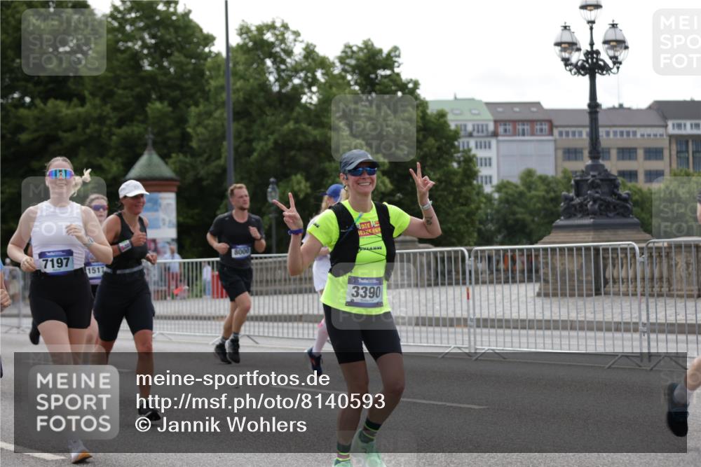 29.06.2025 - hella hamburg halbmarathon Jannik Wohlers http://msf.ph/oto/8140593 29.06.2025 10:43:13 Lombardsbrücke 1023, 1310, 1400, 2733, 3390, 4866, 5192, 5201, 5214, 5370, 6012, 6096, 6226, 6931, 6971, 6973, 7197, 7205, 7206, 7489, 7504, 7926, 8000, 8233, 8408, 8504, 9831, 10083, 10097, 10200, 10202, 10220, 10325, 10799, 11279, 12518, 12654, 13705, 13730, 13748, 14866, 14890, 15079, 15177, 15187, 15448, 15795, 15848, 16358, 16560, 16589, 16901, 16902, 17143, 17210, 17501, 18310, 18318, 18341, 18436, 18497, 19141 meine-sportfotos.de
