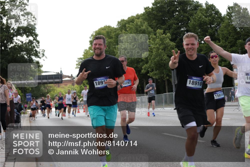 29.06.2025 - hella hamburg halbmarathon Jannik Wohlers http://msf.ph/oto/8140714 29.06.2025 10:06:04 Lombardsbrücke 1245, 1766, 4666, 4868, 6314, 6664, 9560, 10214, 10297, 10736, 10886, 12371, 13475, 13863, 14607, 15113, 15145, 15462, 15537, 15858, 17059, 18042, 18575, 18577, 18652, 18910, 18913 meine-sportfotos.de