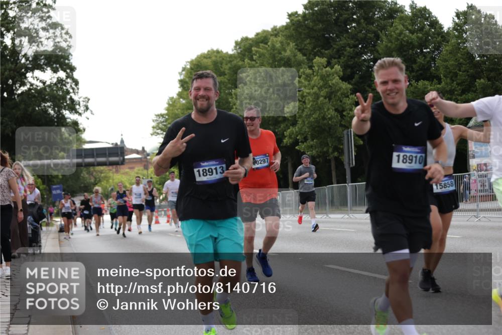 29.06.2025 - hella hamburg halbmarathon Jannik Wohlers http://msf.ph/oto/8140716 29.06.2025 10:06:04 Lombardsbrücke 1245, 1766, 4666, 4868, 6314, 6664, 9560, 10214, 10297, 10736, 10886, 12371, 13475, 13863, 14607, 15113, 15145, 15462, 15537, 15858, 17059, 18042, 18575, 18577, 18652, 18910, 18913 meine-sportfotos.de