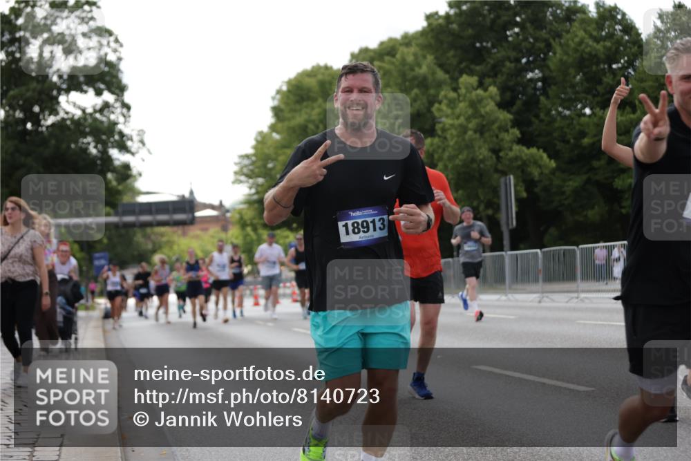 29.06.2025 - hella hamburg halbmarathon Jannik Wohlers http://msf.ph/oto/8140723 29.06.2025 10:06:04 Lombardsbrücke 1245, 1766, 4666, 4868, 6314, 6664, 9560, 10214, 10297, 10736, 10886, 12371, 13475, 13863, 14607, 15113, 15145, 15462, 15537, 15858, 17059, 18042, 18575, 18577, 18652, 18910, 18913 meine-sportfotos.de