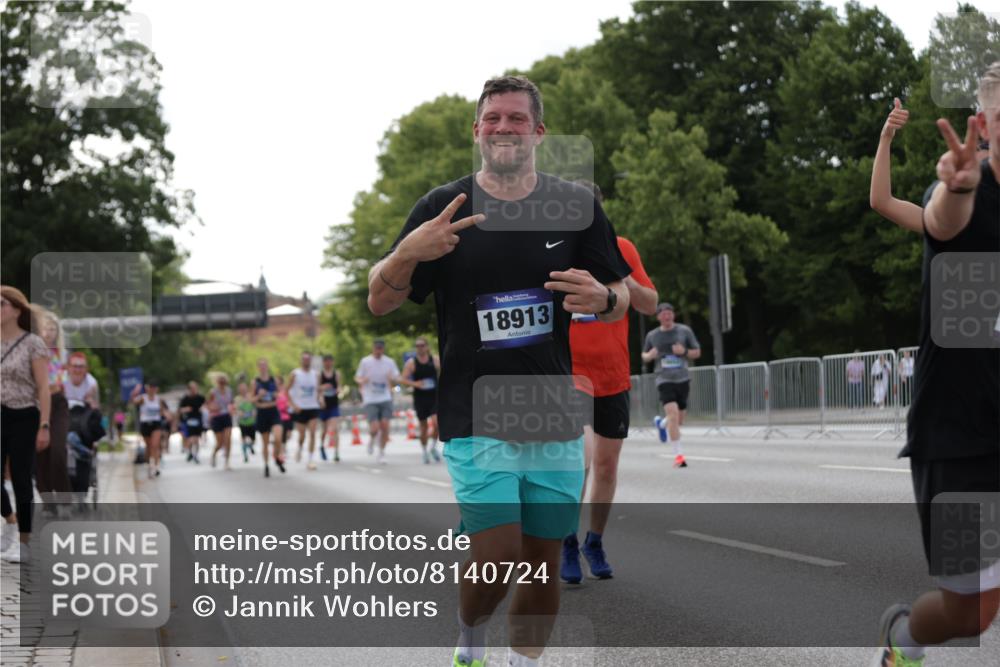 29.06.2025 - hella hamburg halbmarathon Jannik Wohlers http://msf.ph/oto/8140724 29.06.2025 10:06:04 Lombardsbrücke 1245, 1766, 4666, 4868, 6314, 6664, 9560, 10214, 10297, 10736, 10886, 12371, 13475, 13863, 14607, 15113, 15145, 15462, 15537, 15858, 17059, 18042, 18575, 18577, 18652, 18910, 18913 meine-sportfotos.de