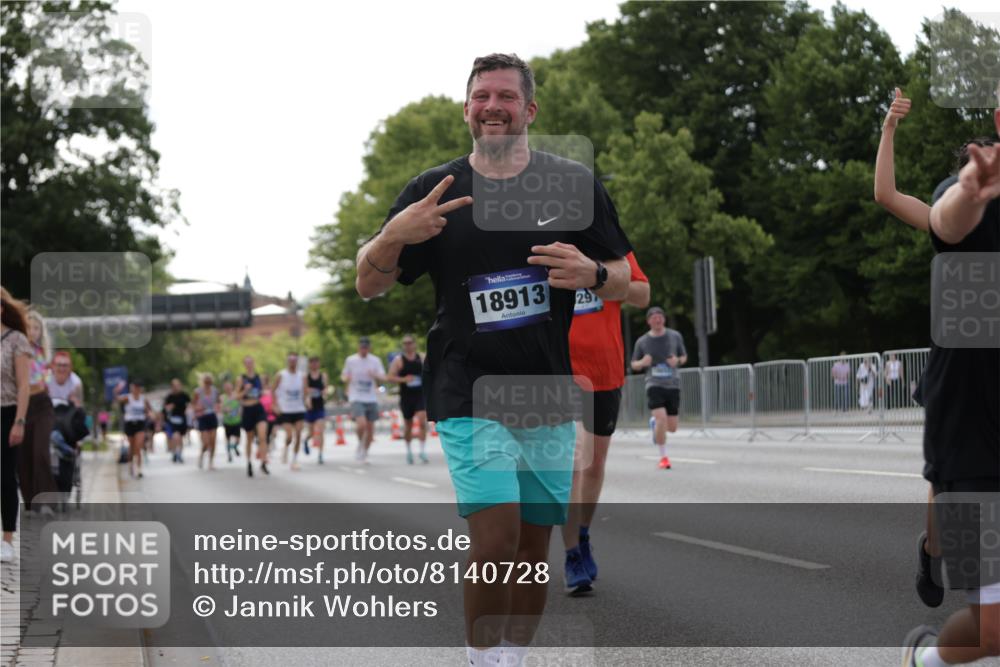 29.06.2025 - hella hamburg halbmarathon Jannik Wohlers http://msf.ph/oto/8140728 29.06.2025 10:06:04 Lombardsbrücke 1245, 1766, 4666, 4868, 6314, 6664, 9560, 10214, 10297, 10736, 10886, 12371, 13475, 13863, 14607, 15113, 15145, 15462, 15537, 15858, 17059, 18042, 18575, 18577, 18652, 18910, 18913 meine-sportfotos.de