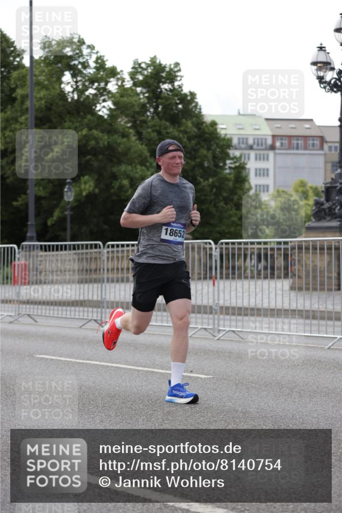 29.06.2025 - hella hamburg halbmarathon Jannik Wohlers http://msf.ph/oto/8140754 29.06.2025 10:06:07 Lombardsbrücke 1245, 1766, 4666, 5807, 5951, 6664, 9560, 10214, 10297, 10736, 10886, 12371, 13475, 13863, 14607, 15113, 15377, 15462, 15858, 16933, 17059, 18042, 18575, 18577, 18652, 18910, 18913 meine-sportfotos.de
