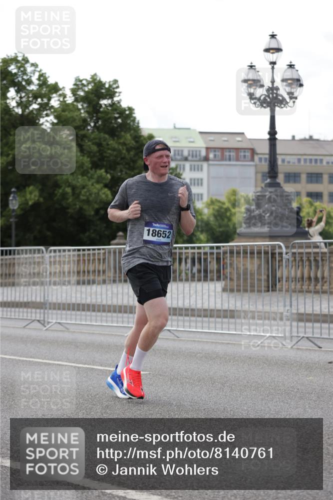 29.06.2025 - hella hamburg halbmarathon Jannik Wohlers http://msf.ph/oto/8140761 29.06.2025 10:06:08 Lombardsbrücke 1245, 1766, 4666, 5807, 5951, 6664, 8290, 9560, 10214, 10297, 10736, 10886, 12371, 13475, 13863, 14607, 15377, 15462, 15858, 16933, 17059, 18042, 18575, 18577, 18652, 18828, 18910, 18913 meine-sportfotos.de