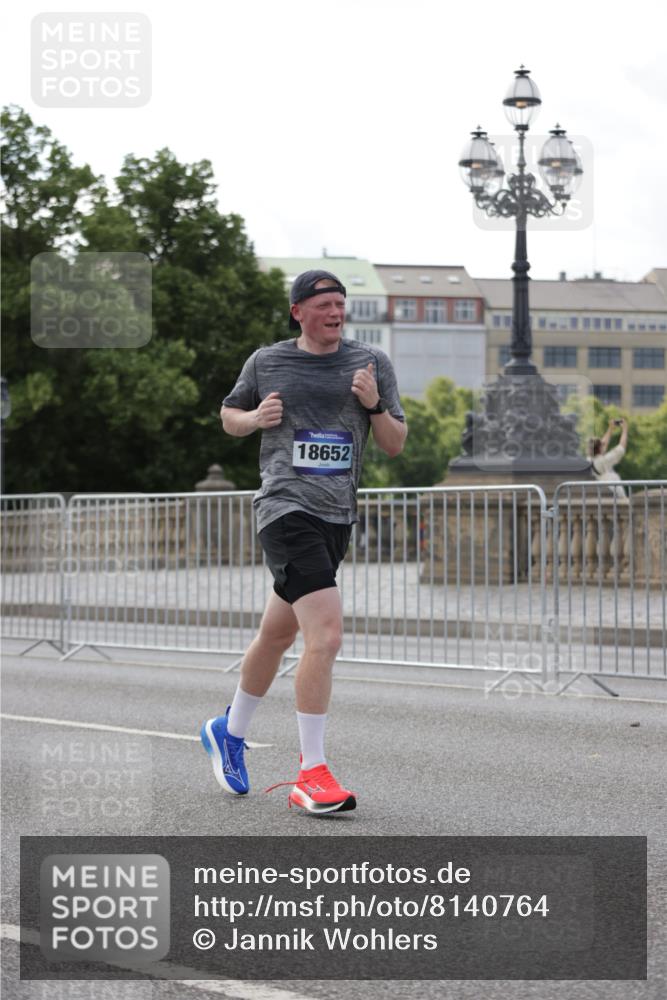 29.06.2025 - hella hamburg halbmarathon Jannik Wohlers http://msf.ph/oto/8140764 29.06.2025 10:06:08 Lombardsbrücke 1245, 1766, 4666, 5807, 5951, 6664, 8290, 9560, 10214, 10297, 10736, 10886, 12371, 13475, 13863, 14607, 15377, 15462, 15858, 16933, 17059, 18042, 18575, 18577, 18652, 18828, 18910, 18913 meine-sportfotos.de