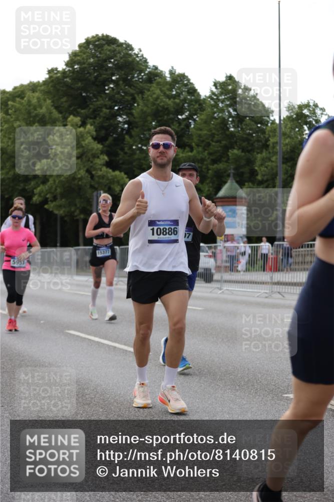29.06.2025 - hella hamburg halbmarathon Jannik Wohlers http://msf.ph/oto/8140815 29.06.2025 10:06:13 Lombardsbrücke 5807, 5951, 6664, 8290, 9560, 10214, 10297, 10736, 10886, 12371, 13475, 14607, 15377, 15858, 16692, 16933, 17059, 18381, 18575, 18577, 18652, 18828, 18910, 18913 meine-sportfotos.de