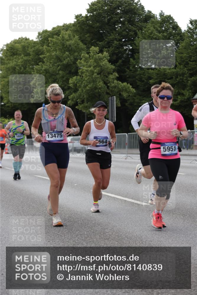 29.06.2025 - hella hamburg halbmarathon Jannik Wohlers http://msf.ph/oto/8140839 29.06.2025 10:06:14 Lombardsbrücke 5807, 5951, 6664, 8290, 10214, 10297, 10736, 10886, 12371, 13475, 14607, 15377, 15858, 16692, 16933, 17059, 18381, 18575, 18577, 18652, 18828, 18910, 18913 meine-sportfotos.de