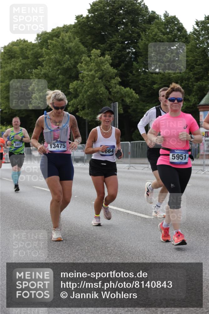 29.06.2025 - hella hamburg halbmarathon Jannik Wohlers http://msf.ph/oto/8140843 29.06.2025 10:06:14 Lombardsbrücke 5807, 5951, 6664, 8290, 10214, 10297, 10736, 10886, 12371, 13475, 14607, 15377, 15858, 16692, 16933, 17059, 18381, 18575, 18577, 18652, 18828, 18910, 18913 meine-sportfotos.de