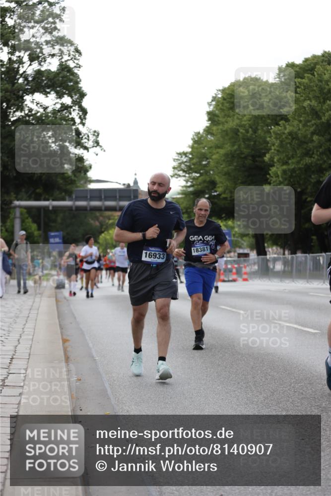 29.06.2025 - hella hamburg halbmarathon Jannik Wohlers http://msf.ph/oto/8140907 29.06.2025 10:06:18 Lombardsbrücke 1993, 5807, 5951, 6572, 6664, 8290, 8960, 10736, 10886, 12371, 13475, 14607, 15377, 16692, 16933, 17059, 17174, 18343, 18381, 18652, 18828 meine-sportfotos.de