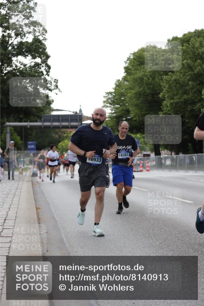 29.06.2025 - hella hamburg halbmarathon Jannik Wohlers http://msf.ph/oto/8140913 29.06.2025 10:06:19 Lombardsbrücke 1993, 5807, 5951, 6572, 6664, 8290, 8960, 10736, 10886, 12371, 13475, 14607, 15377, 16692, 16933, 17059, 17174, 18343, 18381, 18652, 18828 meine-sportfotos.de