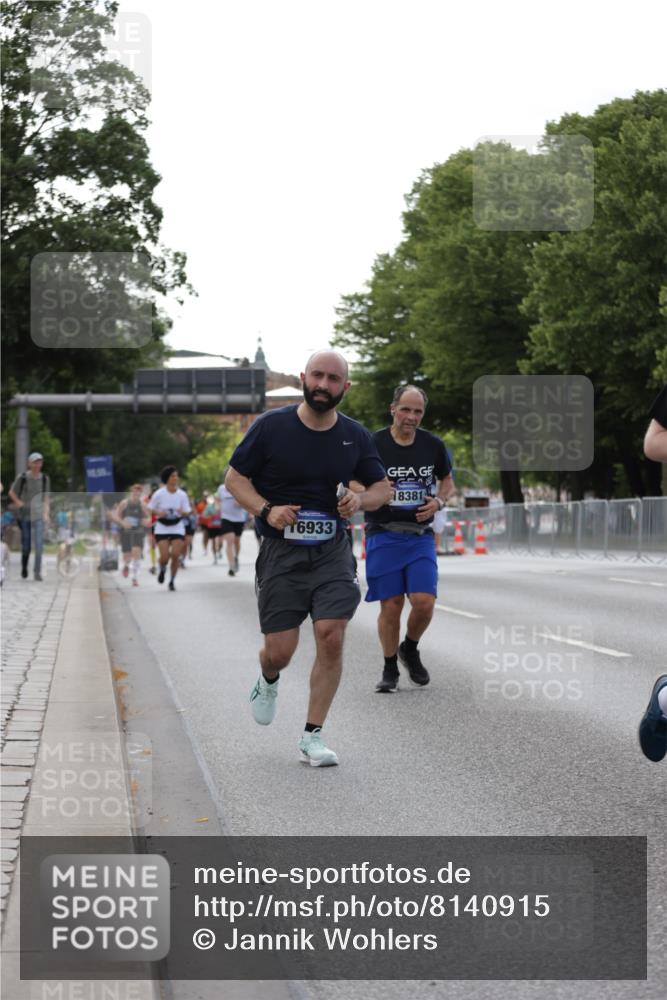 29.06.2025 - hella hamburg halbmarathon Jannik Wohlers http://msf.ph/oto/8140915 29.06.2025 10:06:19 Lombardsbrücke 1993, 5807, 5951, 6572, 6664, 8290, 8960, 10736, 10886, 12371, 13475, 14607, 15377, 16692, 16933, 17059, 17174, 18343, 18381, 18652, 18828 meine-sportfotos.de