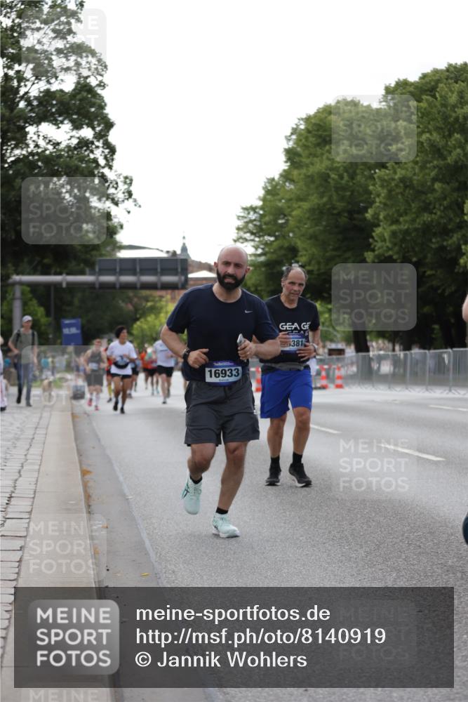 29.06.2025 - hella hamburg halbmarathon Jannik Wohlers http://msf.ph/oto/8140919 29.06.2025 10:06:19 Lombardsbrücke 1993, 5807, 5951, 6572, 6664, 8290, 8960, 10736, 10886, 12371, 13475, 14607, 15377, 16692, 16933, 17059, 17174, 18343, 18381, 18652, 18828 meine-sportfotos.de