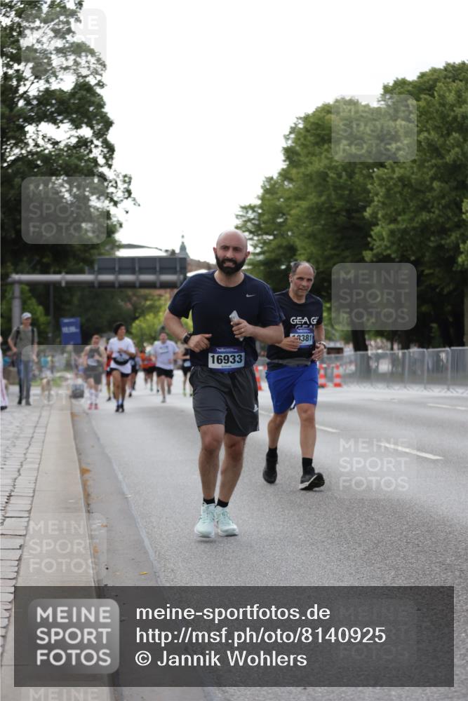 29.06.2025 - hella hamburg halbmarathon Jannik Wohlers http://msf.ph/oto/8140925 29.06.2025 10:06:19 Lombardsbrücke 1993, 5807, 5951, 6572, 6664, 8290, 8960, 10736, 10886, 12371, 13475, 14607, 15377, 16692, 16933, 17059, 17174, 18343, 18381, 18652, 18828 meine-sportfotos.de