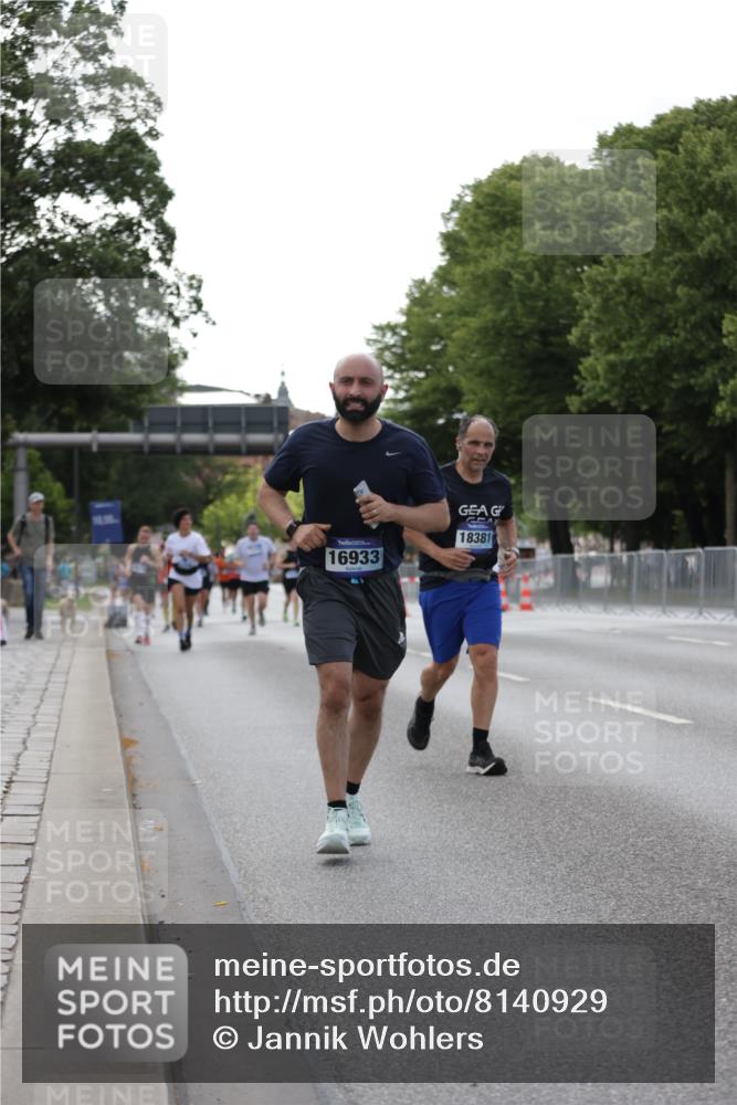 29.06.2025 - hella hamburg halbmarathon Jannik Wohlers http://msf.ph/oto/8140929 29.06.2025 10:06:19 Lombardsbrücke 1993, 5807, 5951, 6572, 6664, 8290, 8960, 10736, 10886, 12371, 13475, 14607, 15377, 16692, 16933, 17059, 17174, 18343, 18381, 18652, 18828 meine-sportfotos.de