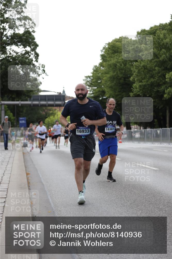 29.06.2025 - hella hamburg halbmarathon Jannik Wohlers http://msf.ph/oto/8140936 29.06.2025 10:06:19 Lombardsbrücke 1993, 5807, 5951, 6572, 6664, 8290, 8960, 10736, 10886, 12371, 13475, 14607, 15377, 16692, 16933, 17059, 17174, 18343, 18381, 18652, 18828 meine-sportfotos.de