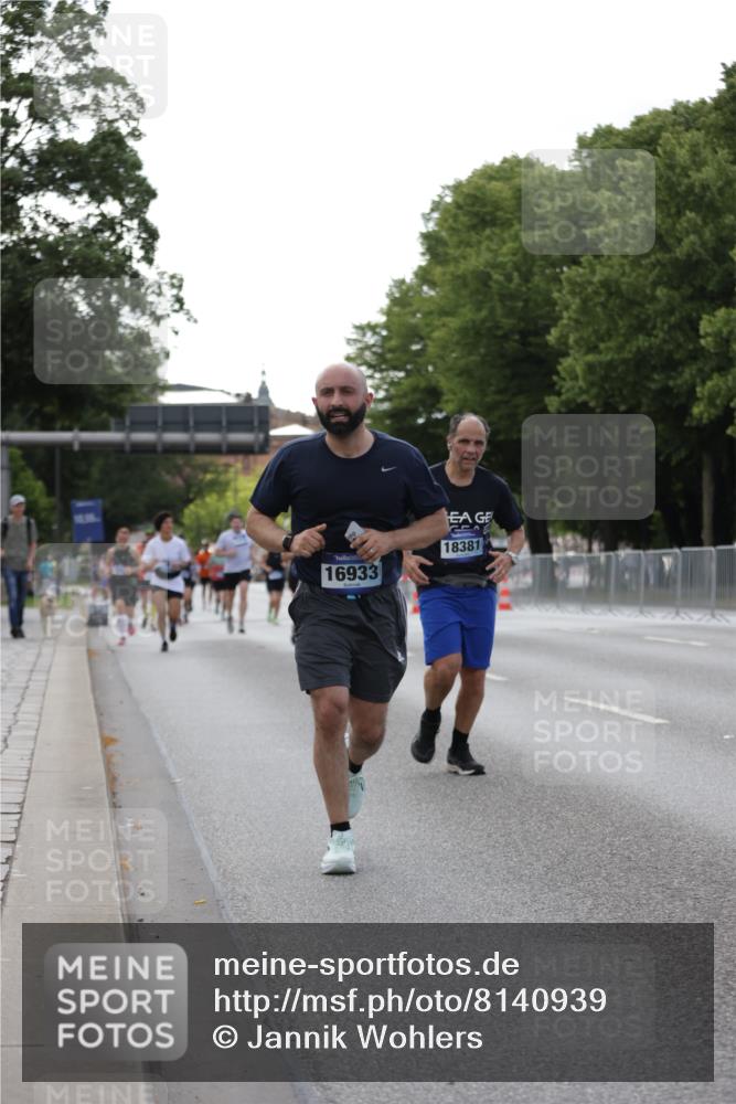 29.06.2025 - hella hamburg halbmarathon Jannik Wohlers http://msf.ph/oto/8140939 29.06.2025 10:06:19 Lombardsbrücke 1993, 5807, 5951, 6572, 6664, 8290, 8960, 10736, 10886, 12371, 13475, 14607, 15377, 16692, 16933, 17059, 17174, 18343, 18381, 18652, 18828 meine-sportfotos.de