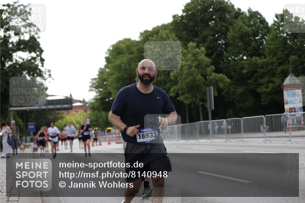 29.06.2025 - hella hamburg halbmarathon Jannik Wohlers http://msf.ph/oto/8140948 29.06.2025 10:06:20 Lombardsbrücke 1993, 5807, 5951, 6572, 6664, 8290, 8960, 10736, 10886, 12371, 13475, 14607, 15377, 16692, 16933, 17059, 17174, 18343, 18381, 18652, 18828 meine-sportfotos.de