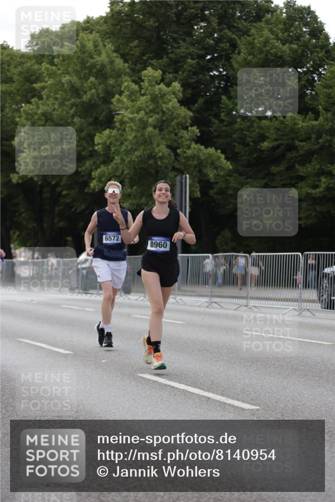 29.06.2025 - hella hamburg halbmarathon Jannik Wohlers http://msf.ph/oto/8140954 29.06.2025 10:06:24 Lombardsbrücke 1993, 5807, 5845, 5951, 6572, 8290, 8960, 10886, 12371, 12418, 13475, 14607, 15377, 16554, 16692, 16933, 17174, 18343, 18381, 18652, 18828 meine-sportfotos.de
