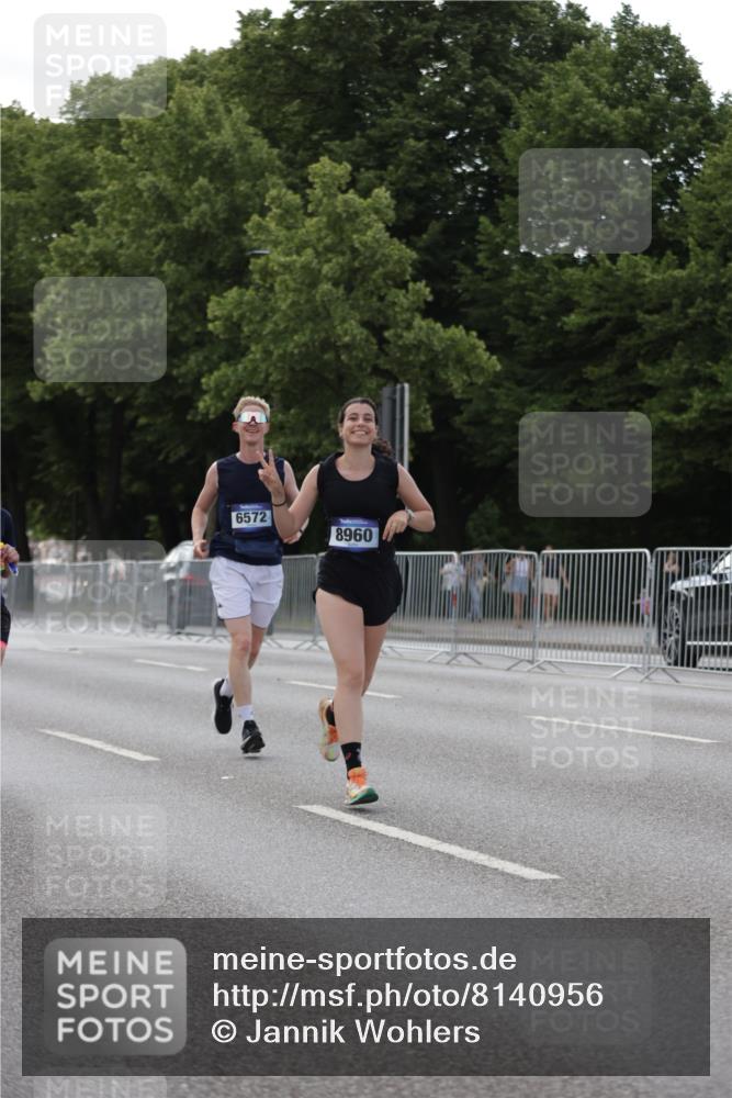 29.06.2025 - hella hamburg halbmarathon Jannik Wohlers http://msf.ph/oto/8140956 29.06.2025 10:06:24 Lombardsbrücke 1993, 5807, 5845, 5951, 6572, 8290, 8960, 10886, 12371, 12418, 13475, 14607, 15377, 16554, 16692, 16933, 17174, 18343, 18381, 18652, 18828 meine-sportfotos.de
