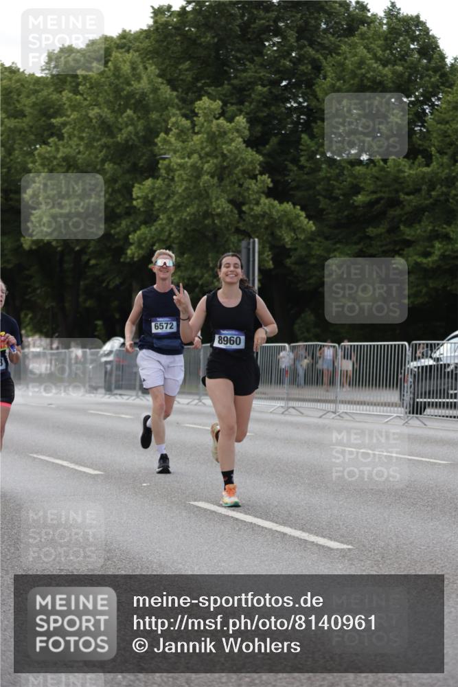 29.06.2025 - hella hamburg halbmarathon Jannik Wohlers http://msf.ph/oto/8140961 29.06.2025 10:06:24 Lombardsbrücke 1993, 5807, 5845, 5951, 6572, 8290, 8960, 10886, 12371, 12418, 13475, 14607, 15377, 16554, 16692, 16933, 17174, 18343, 18381, 18652, 18828 meine-sportfotos.de
