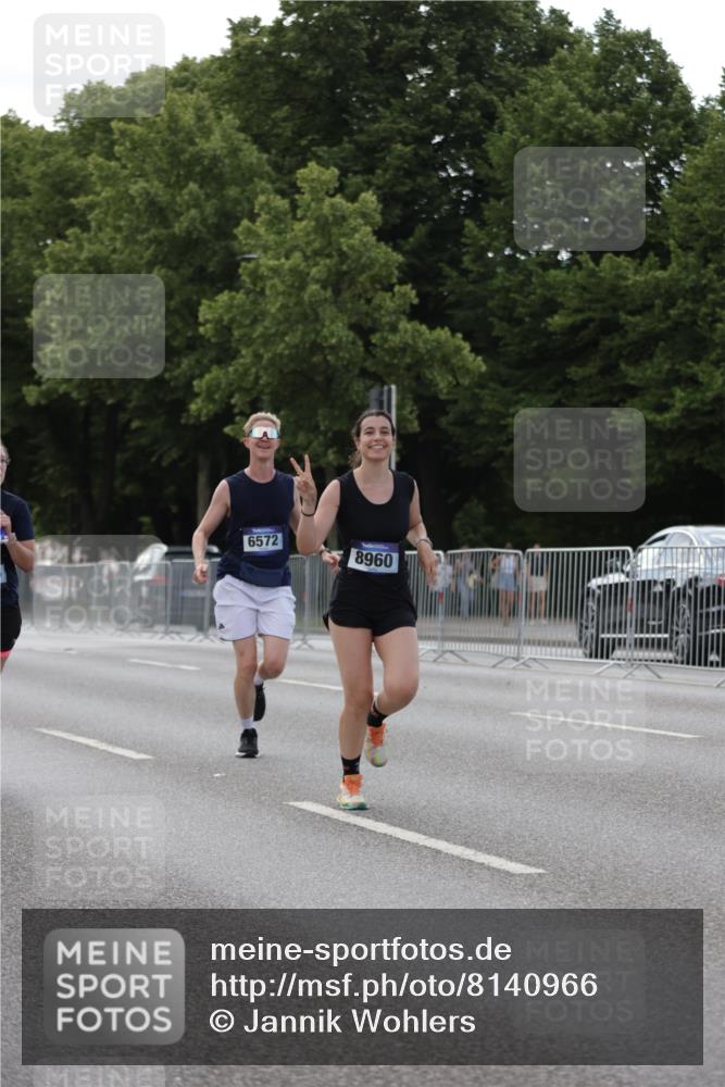 29.06.2025 - hella hamburg halbmarathon Jannik Wohlers http://msf.ph/oto/8140966 29.06.2025 10:06:25 Lombardsbrücke 1993, 5807, 5845, 5951, 6572, 8290, 8960, 10283, 12418, 14607, 15377, 16554, 16692, 16933, 17174, 18343, 18381, 18828 meine-sportfotos.de