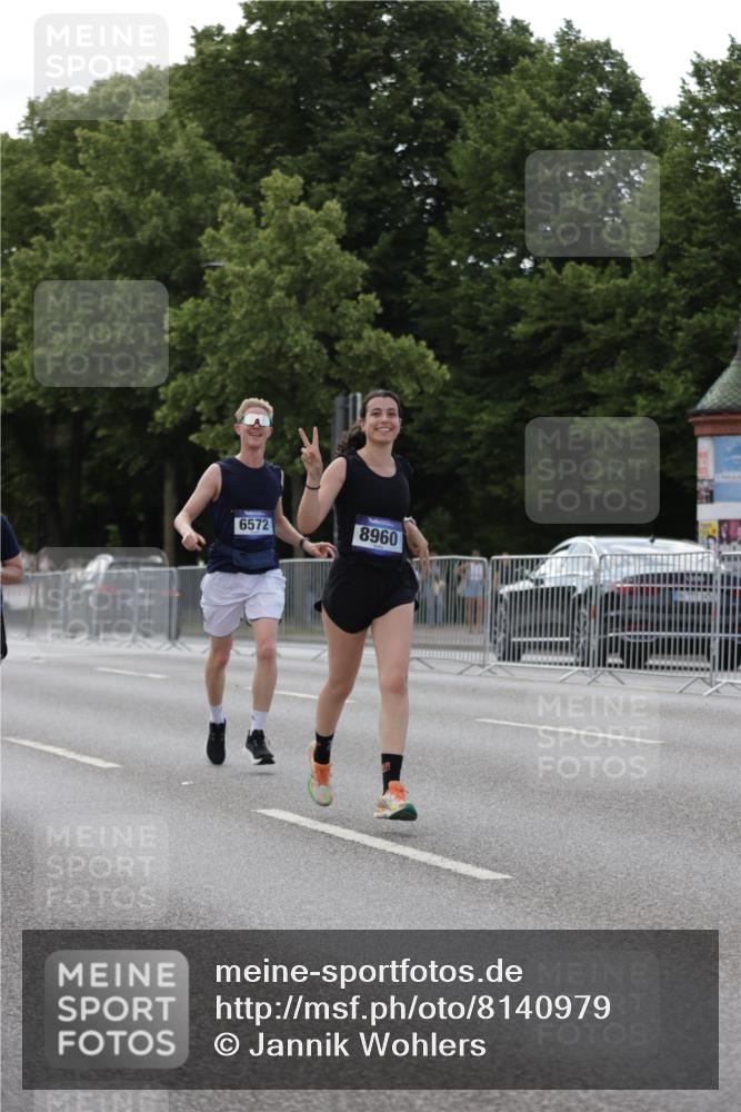 29.06.2025 - hella hamburg halbmarathon Jannik Wohlers http://msf.ph/oto/8140979 29.06.2025 10:06:25 Lombardsbrücke 1993, 5807, 5845, 5951, 6572, 8290, 8960, 10283, 12418, 14607, 15377, 16554, 16692, 16933, 17174, 18343, 18381, 18828 meine-sportfotos.de