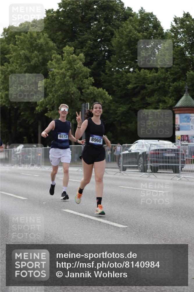 29.06.2025 - hella hamburg halbmarathon Jannik Wohlers http://msf.ph/oto/8140984 29.06.2025 10:06:25 Lombardsbrücke 1993, 5807, 5845, 5951, 6572, 8290, 8960, 10283, 12418, 14607, 15377, 16554, 16692, 16933, 17174, 18343, 18381, 18828 meine-sportfotos.de