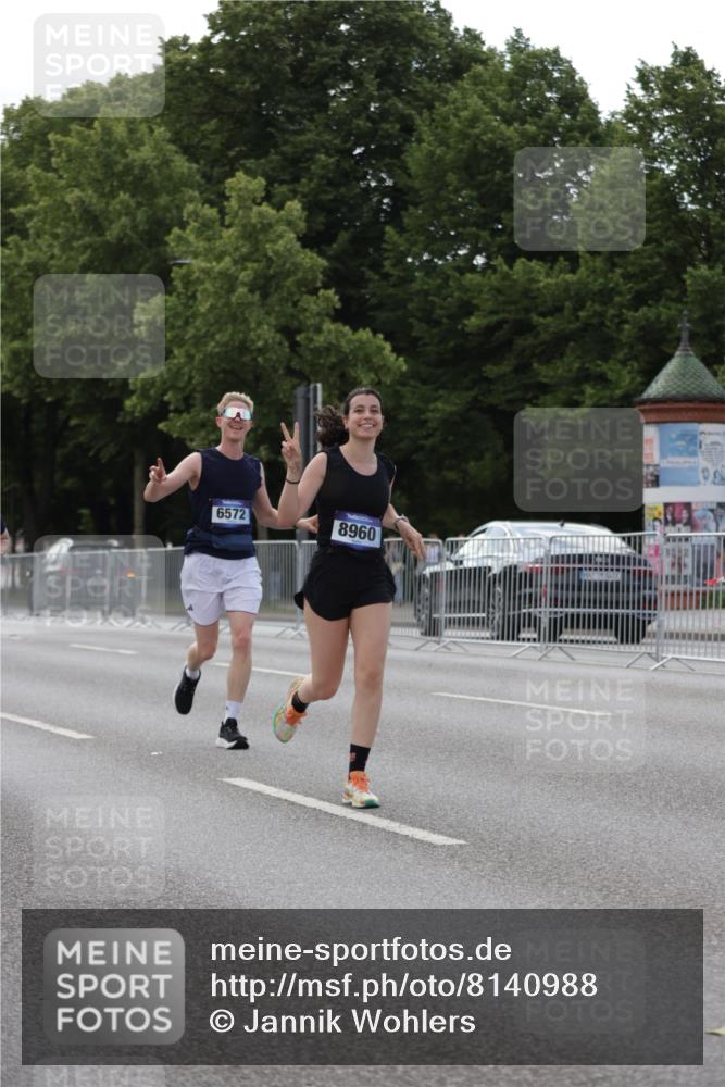 29.06.2025 - hella hamburg halbmarathon Jannik Wohlers http://msf.ph/oto/8140988 29.06.2025 10:06:25 Lombardsbrücke 1993, 5807, 5845, 5951, 6572, 8290, 8960, 10283, 12418, 14607, 15377, 16554, 16692, 16933, 17174, 18343, 18381, 18828 meine-sportfotos.de