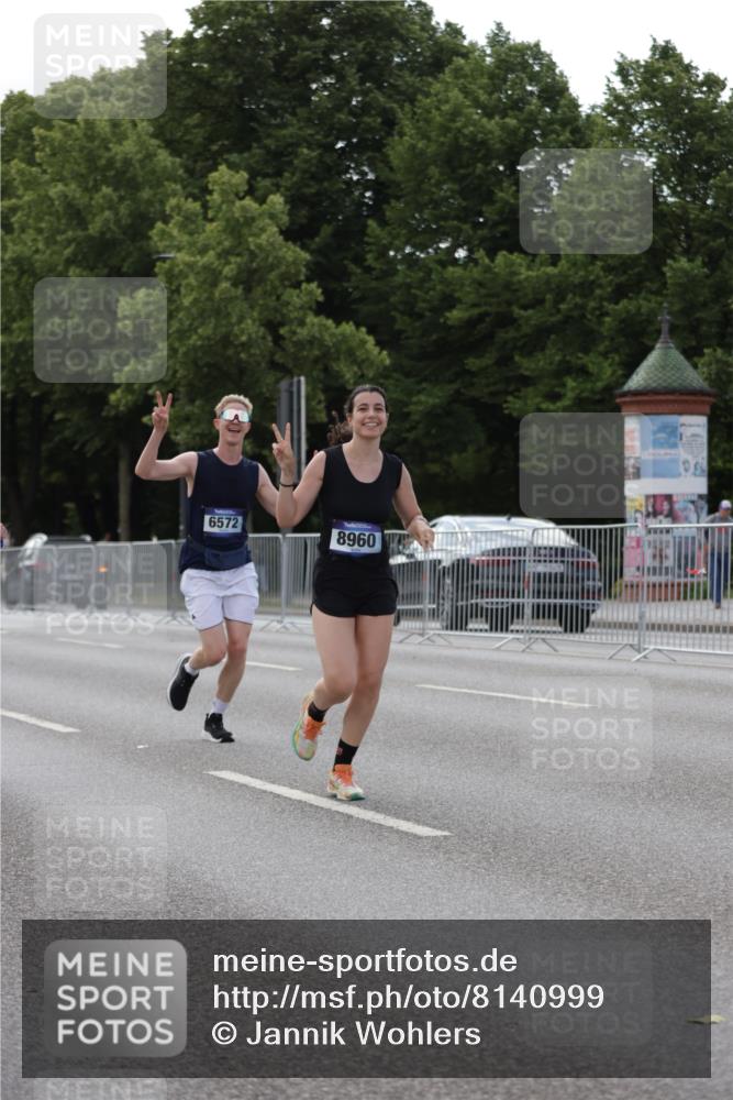 29.06.2025 - hella hamburg halbmarathon Jannik Wohlers http://msf.ph/oto/8140999 29.06.2025 10:06:25 Lombardsbrücke 1993, 5807, 5845, 5951, 6572, 8290, 8960, 10283, 12418, 14607, 15377, 16554, 16692, 16933, 17174, 18343, 18381, 18828 meine-sportfotos.de