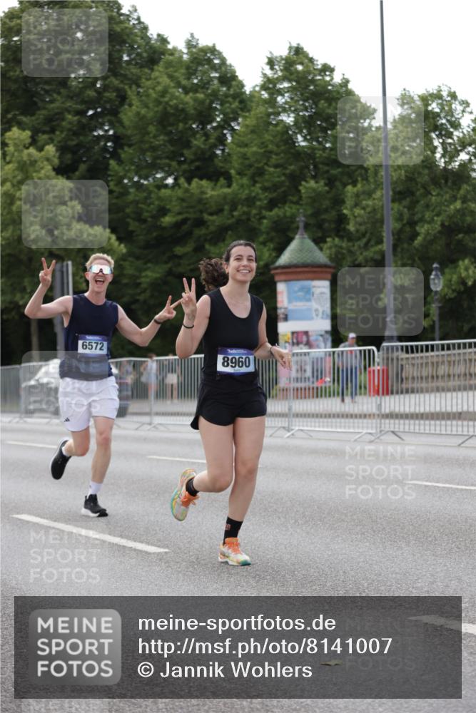 29.06.2025 - hella hamburg halbmarathon Jannik Wohlers http://msf.ph/oto/8141007 29.06.2025 10:06:26 Lombardsbrücke 1993, 5807, 5845, 5951, 6572, 8290, 8960, 10283, 12418, 15377, 16554, 16692, 16933, 17174, 18343, 18381, 18828 meine-sportfotos.de