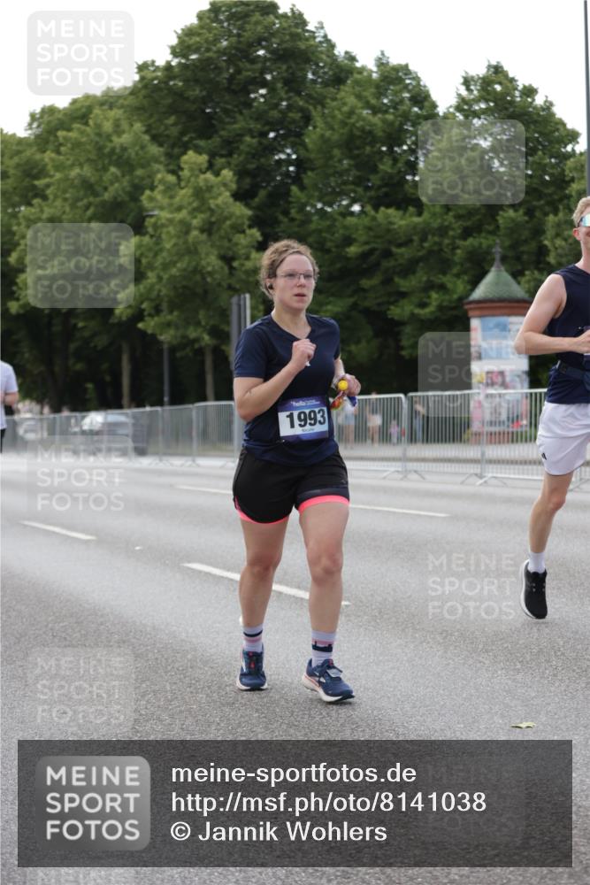 29.06.2025 - hella hamburg halbmarathon Jannik Wohlers http://msf.ph/oto/8141038 29.06.2025 10:06:27 Lombardsbrücke 1993, 5807, 5845, 6572, 8290, 8744, 8960, 10283, 12418, 16554, 16692, 16933, 17174, 18343, 18381, 18828 meine-sportfotos.de