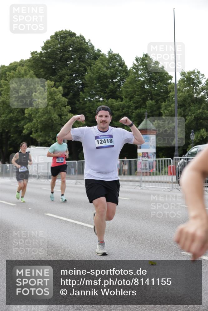 29.06.2025 - hella hamburg halbmarathon Jannik Wohlers http://msf.ph/oto/8141155 29.06.2025 10:06:31 Lombardsbrücke 1993, 5845, 6572, 8744, 8960, 10283, 12418, 12550, 16554, 16692, 17174, 17895, 18316, 18343, 18381 meine-sportfotos.de