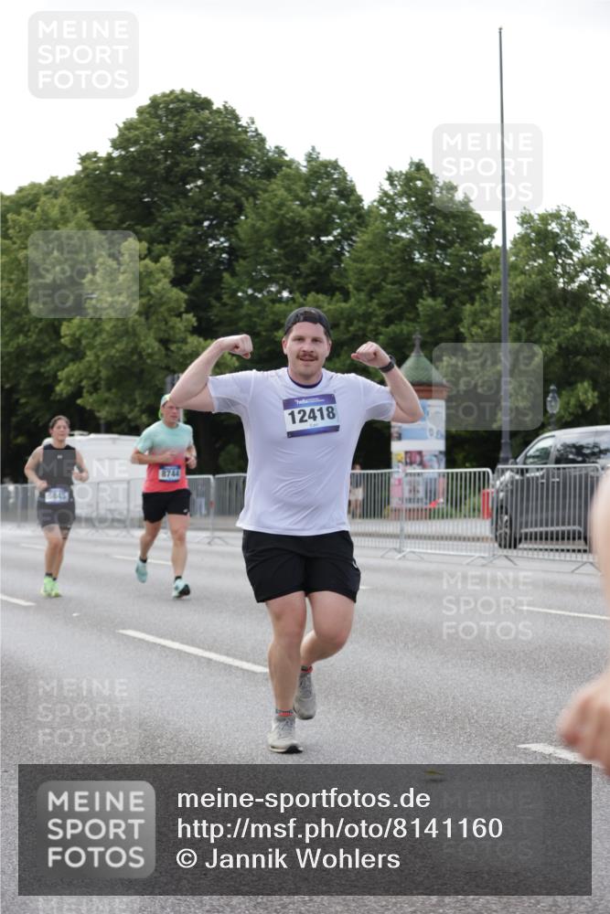 29.06.2025 - hella hamburg halbmarathon Jannik Wohlers http://msf.ph/oto/8141160 29.06.2025 10:06:31 Lombardsbrücke 1993, 5845, 6572, 8744, 8960, 10283, 12418, 12550, 16554, 16692, 17174, 17895, 18316, 18343, 18381 meine-sportfotos.de