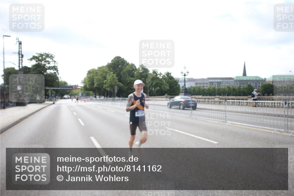 29.06.2025 - hella hamburg halbmarathon Jannik Wohlers http://msf.ph/oto/8141162 29.06.2025 09:37:54 Lombardsbrücke 4116 meine-sportfotos.de