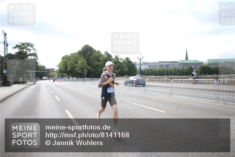 29.06.2025 - hella hamburg halbmarathon Jannik Wohlers http://msf.ph/oto/8141168 29.06.2025 09:37:54 Lombardsbrücke 4116 meine-sportfotos.de