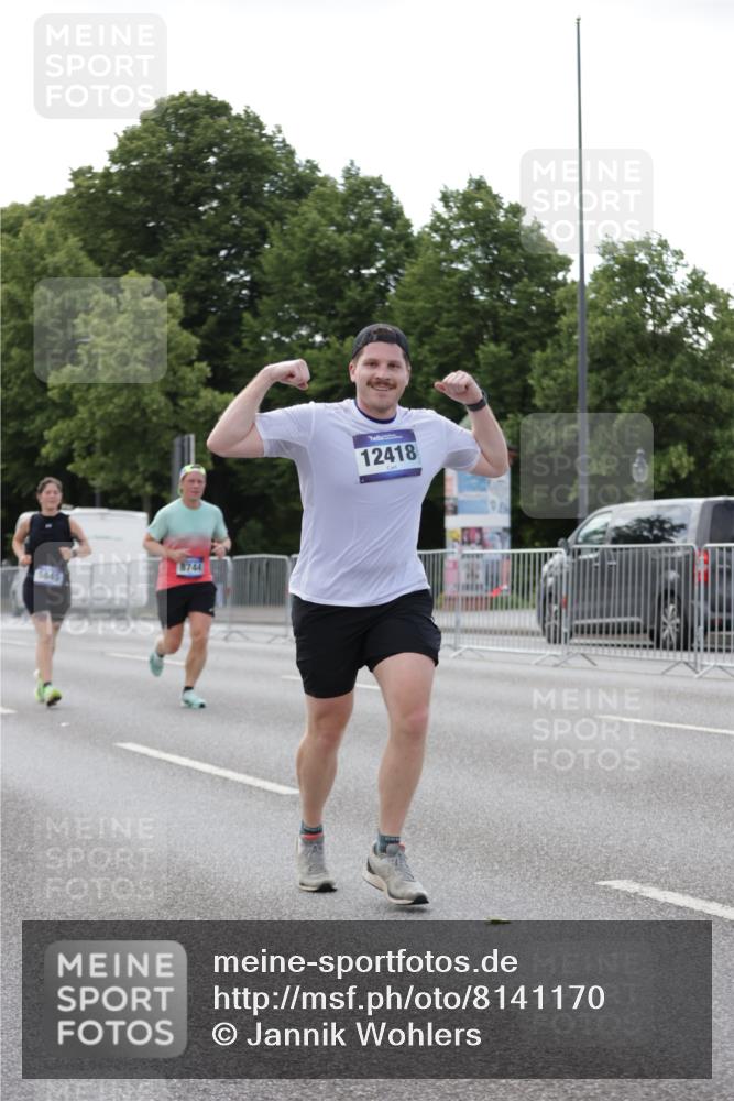 29.06.2025 - hella hamburg halbmarathon Jannik Wohlers http://msf.ph/oto/8141170 29.06.2025 10:06:31 Lombardsbrücke 1993, 5845, 6572, 8744, 8960, 10283, 12418, 12550, 16554, 16692, 17174, 17895, 18316, 18343, 18381 meine-sportfotos.de
