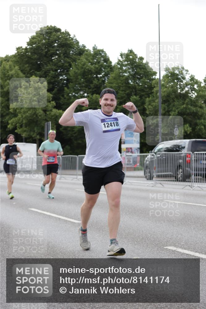 29.06.2025 - hella hamburg halbmarathon Jannik Wohlers http://msf.ph/oto/8141174 29.06.2025 10:06:31 Lombardsbrücke 1993, 5845, 6572, 8744, 8960, 10283, 12418, 12550, 16554, 16692, 17174, 17895, 18316, 18343, 18381 meine-sportfotos.de