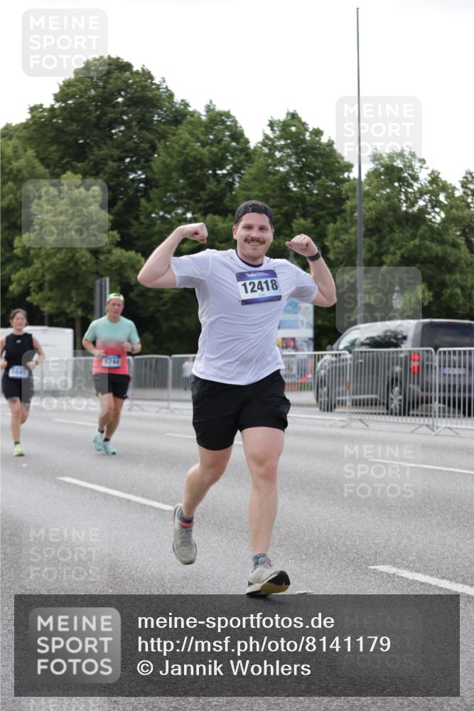 29.06.2025 - hella hamburg halbmarathon Jannik Wohlers http://msf.ph/oto/8141179 29.06.2025 10:06:31 Lombardsbrücke 1993, 5845, 6572, 8744, 8960, 10283, 12418, 12550, 16554, 16692, 17174, 17895, 18316, 18343, 18381 meine-sportfotos.de