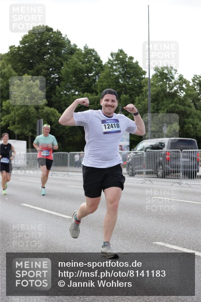 29.06.2025 - hella hamburg halbmarathon Jannik Wohlers http://msf.ph/oto/8141183 29.06.2025 10:06:31 Lombardsbrücke 1993, 5845, 6572, 8744, 8960, 10283, 12418, 12550, 16554, 16692, 17174, 17895, 18316, 18343, 18381 meine-sportfotos.de
