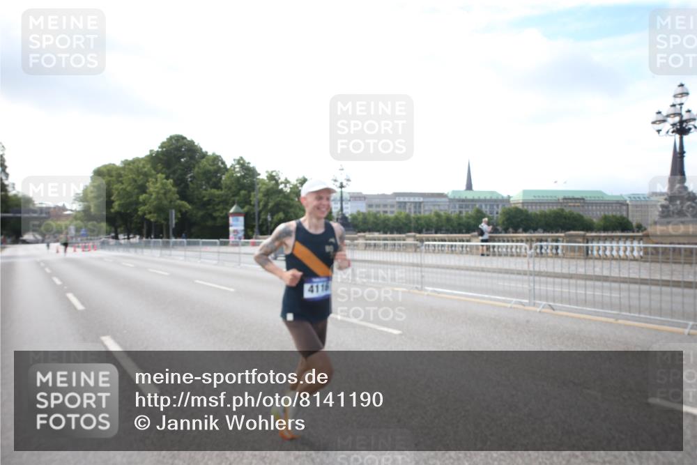 29.06.2025 - hella hamburg halbmarathon Jannik Wohlers http://msf.ph/oto/8141190 29.06.2025 09:37:54 Lombardsbrücke 4116 meine-sportfotos.de